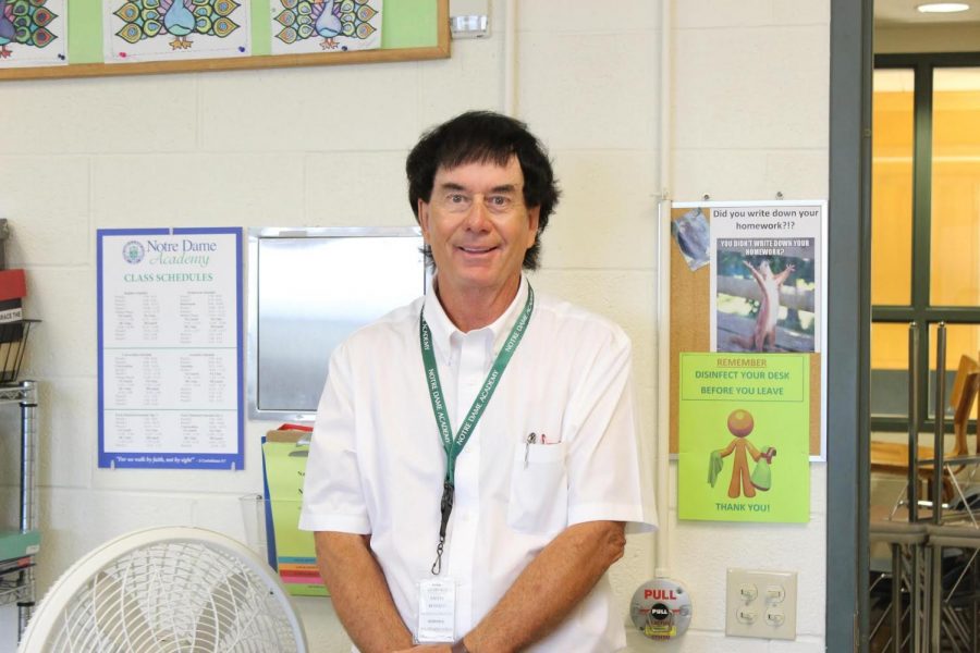 Michael Smits Brings Experience, Enthusiasm to Chemistry Classrooms