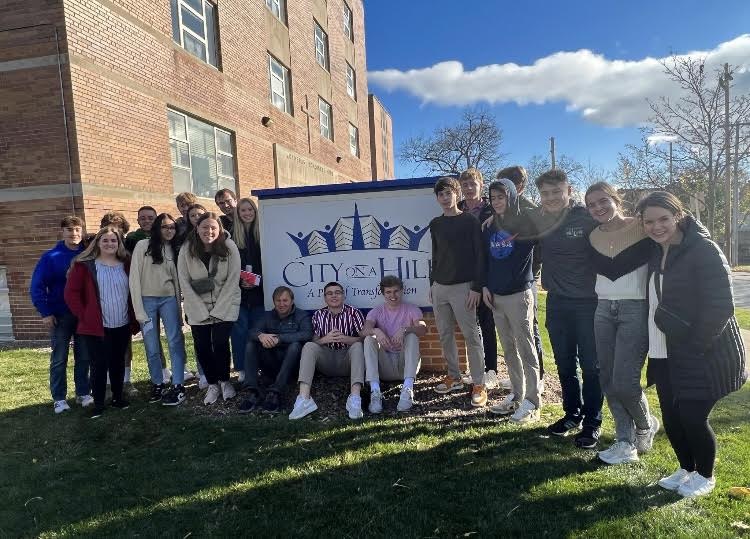 Sophomores Serve Needy of Inner-City Milwaukee for Annual Service Trip