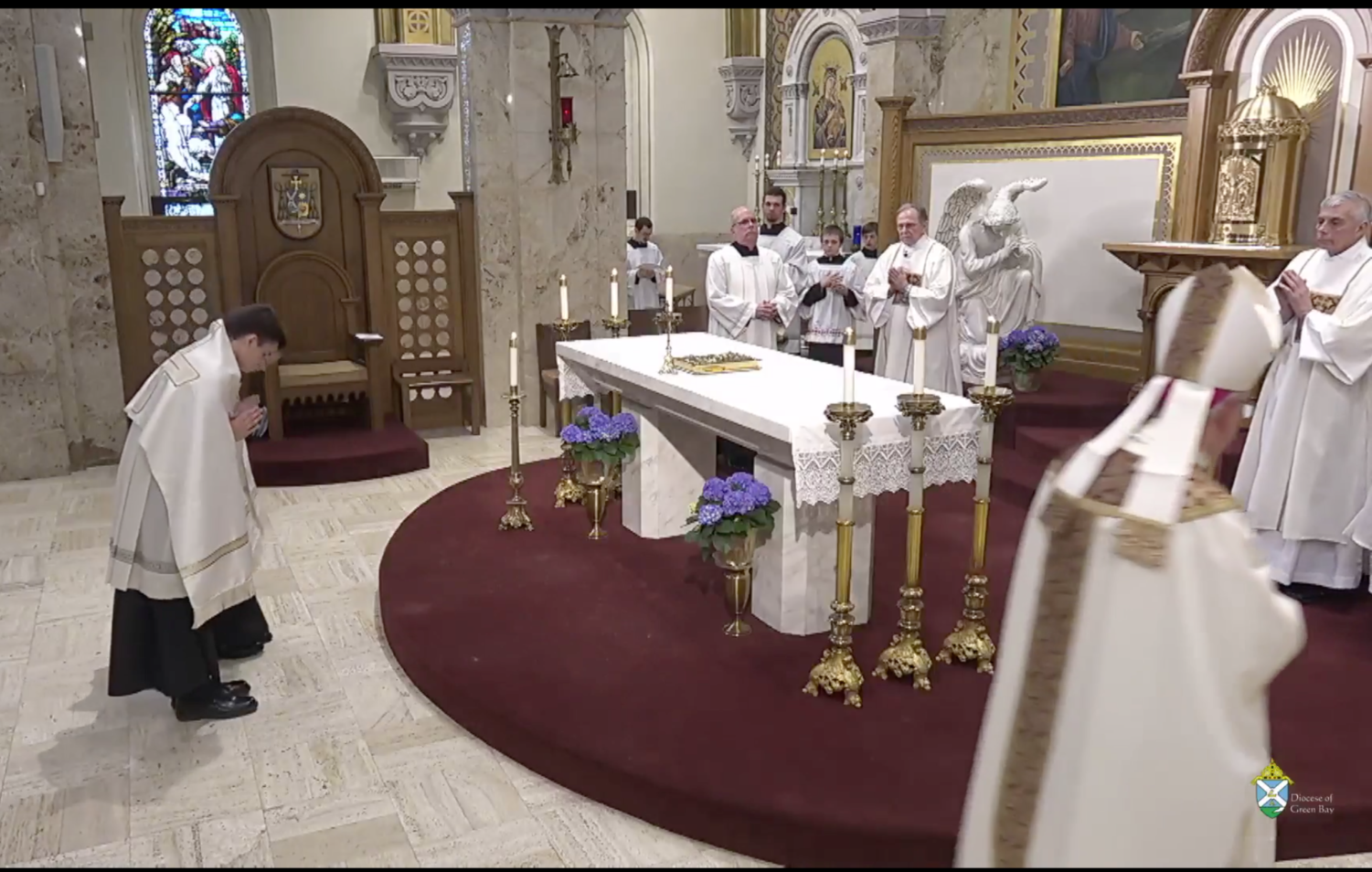 Altar Server Explains His Role, What It Means to Him – The Tritonian