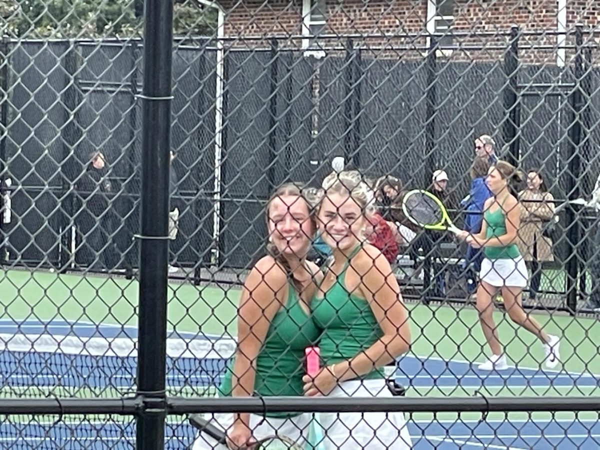 Girls' Tennis Team Undefeated in Conference Play, Aiming to Return to State